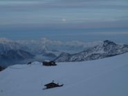 Al ritorno è tardi e la luna compare a Dondena