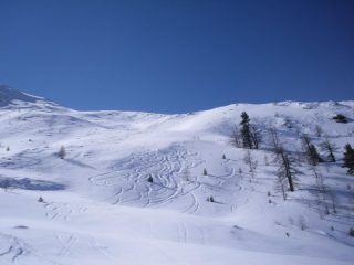 discesa dalla cresta,visibili delle traccie preesistenti....