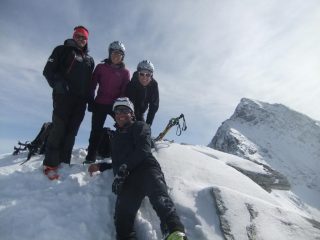 in vetta con la grande rousse alle spalle