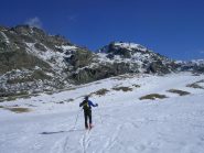 In centro, come appariva oggi, la spelacchiata Cima di Campagneda