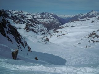 il lungo vallone visto dal colle centrale