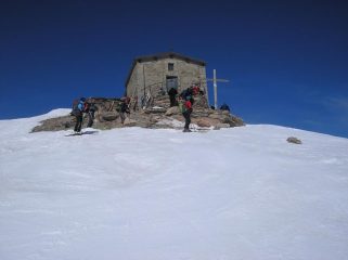 La vetta con la cappelletta