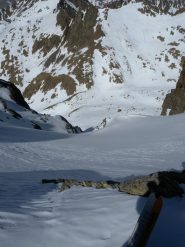 Dal colle, sguardo sui pendii N da scendere ... bell'accumulo, ma stabile!