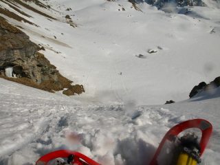 La discesa in scivolata del canalone