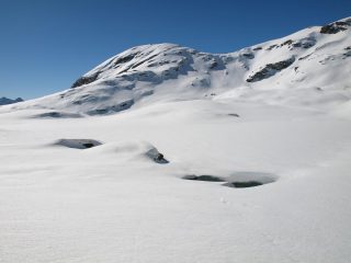 Vista del Lago Pocia alla base del primo canalone