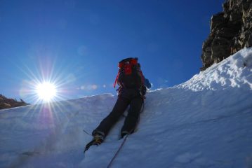 Dopo la salita del canalone centrale di Crosenna abbiamo proseguito per il canalone NE della Mait d'Aval.Si sprofonda tutto su anche fino al ginocchio, Lorenzo la tracciata quasi tutta lui, ma senza problemi tecnici.Dall'uscita traversato sui pendii 