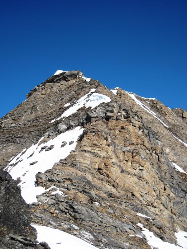 la parte iniziale della cresta, da qui sono visibili i passaggi obbligatori 