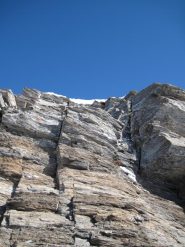 primo passaggio, si sale la fessura di sx (II-esposto)