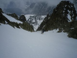 inizia la discesa. Neve con ottima tenuta