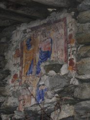 Resti di affresco su casa a Fregai