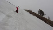 il tratto iniziale della lunga stradina seguita che porta verso il Rifugio Le Crotte (17-3-2012)