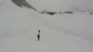 salendo verso la base del pendio-canale che porta al colletto di quota 2810 m. (17-3-2012)