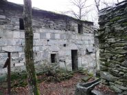 Casa forte di Pianit e vasca di pietra