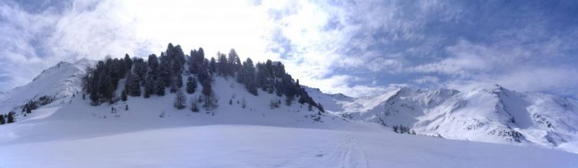 il fuori pista tutto da tracciare....sullo sfondo il colle...
