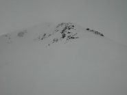 Parte alta della cresta nella nebbia.