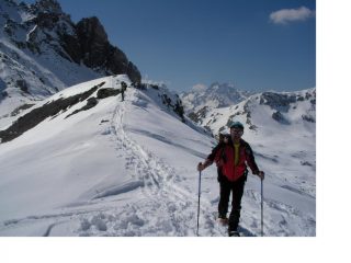 Carlo e Ale avanzano sul filo spartacque tra i due valloni...