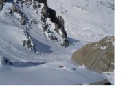 Il ripido canalone di salita visto dalla vetta della Gr.Area