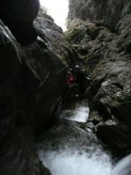 Nella gola del torrente, unico tratto leggermente strapiombante