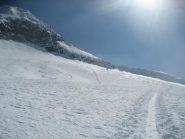 in prossimità del colletto, quotato 2986 m, sotto la vetta