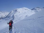Salendo al Piz dal Sasc - Sullo sfondo il Piz Roccabella
