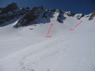 il canale E di salita al Mont Tapie e il ripido pendio per la salita al Colle