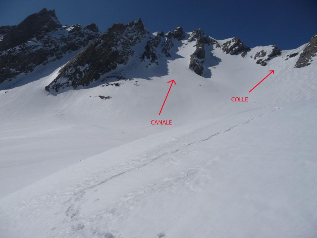 il canale E di salita al Mont Tapie e il ripido pendio per la salita al Colle