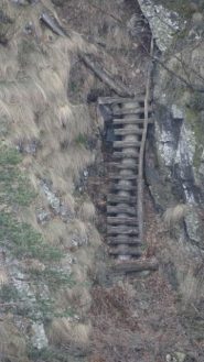 una delle scalette del canalino