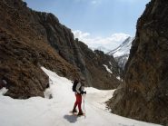 passaggio nella suggestiva gorgia poco prima della seggiovia Chalvet