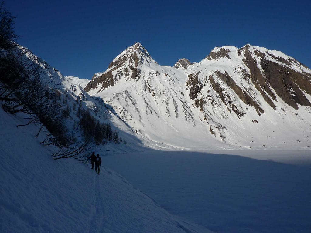 traverso sul lago al mattino