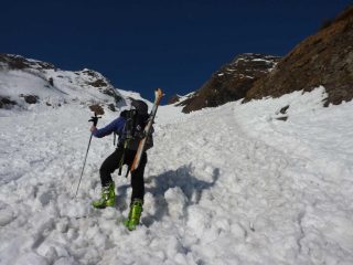 sci in spalla in qualche punto