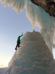 Dal laghetto, in disgelo, di Bout du Col da sinistra Cerisira, Baraccone di S. Giacomo, canali della Gran Guglia