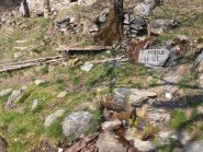 21 - Fontana Barale, a 45min di cammino in discesa da Combe, è l'unica fonte d'acqua presente sul percorso