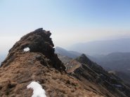 10 - da sopra l'evidente anticima (Centro foto) uno sguardo indietro