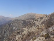 20 - Scendendo verso Fontana Barale, sguardo indietro verso la cima