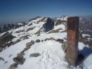 ...vetta raggiunta...uno sguardo verso il Gelas e Argentera
