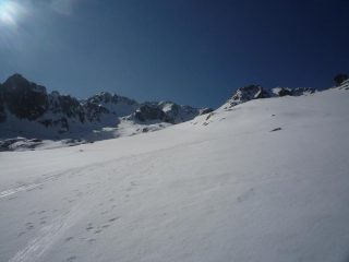 salendo...sullo sfondo Collalunga