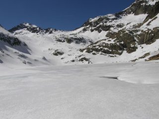il lago ghiacciato