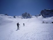 verso il rifugio,iniziano i pianori ....