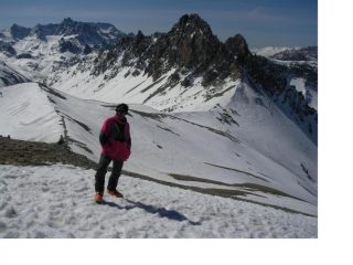 Il Col Albert con a ridosso le Rocher de l'Eissassa