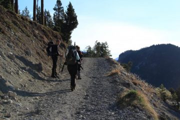il tratto iniziale della stradina che si inoltra nel vallone (31-3-2012) 