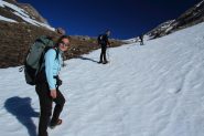 Francesca, Andrea e Maria Carla in un valloncello a quota 2500 m. (31-3-2012)