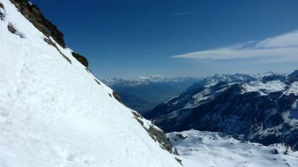 il ripido canale che conduce in vetta