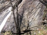 partenze delle vie a dx della cascata (recentemente richiodate)