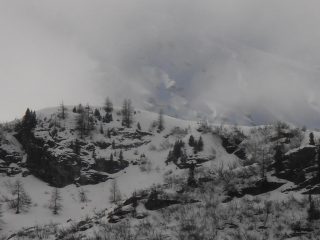02 - tra le nuvole l'unico scorcio del Rocciavré innevato che sono riuscito a vedere