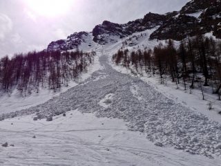 qualche valanga della settimana precedente di neve umida
