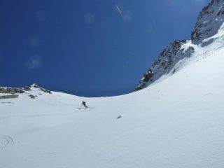Discesa dal colletto del Valasco su bella neve