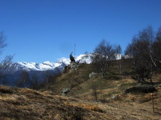 Il monumento in punta.