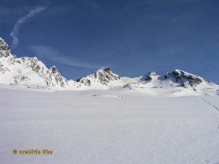 Piz d'Agnel al centro.