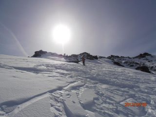 sotto la cima, ventatella ma farinosa...