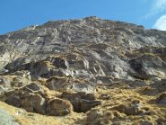 sotto la bastionata del castello